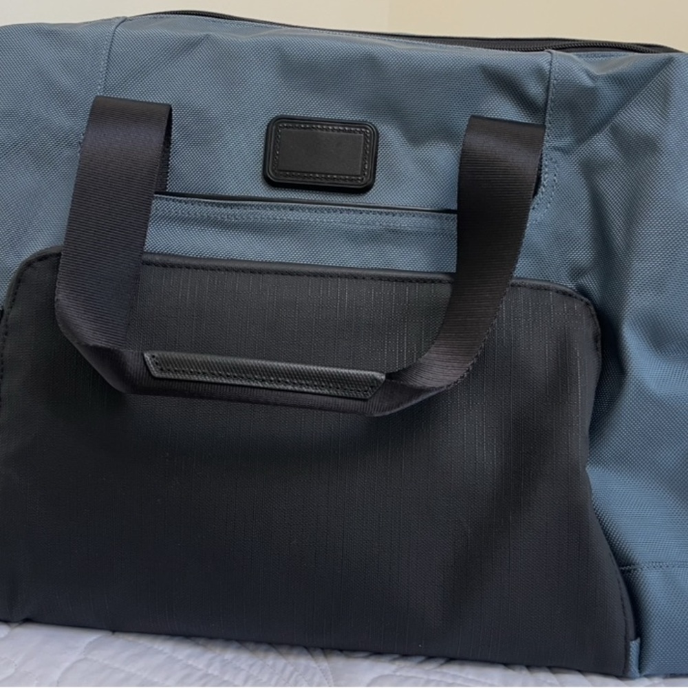 Tumi Black Duffel Bags Sturdy Fabric Wide Base